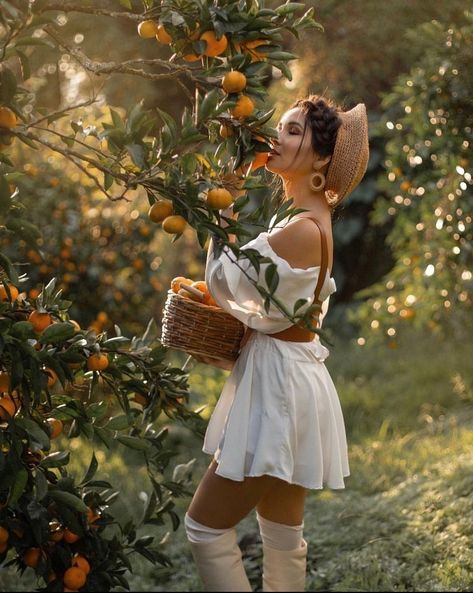 Lemon Photoshoot Model, Lemon Tree Photoshoot, Fruit Picking Photoshoot, Lemon Photoshoot, Cottagecore Photoshoot, Spring Photoshoot, Nature Photoshoot, Self Portrait Photography, Orange Tree