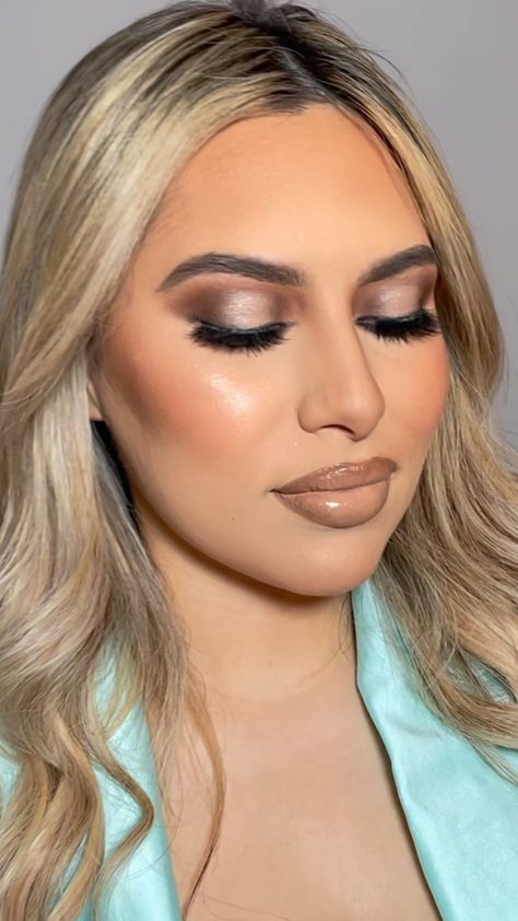 Brown Halo Eye Makeup, Maternity Photography Makeup Ideas, Makeup Ideas For Maternity Pictures, Maternity Picture Makeup, Maternity Pictures Makeup Ideas, Maternity Photo Shoot Makeup Ideas, Maternity Photography Makeup, Makeup Maternity Shoot, Maternity Photo Makeup Ideas