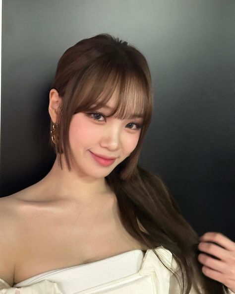 231130 LE SSERAFIM _chaechae_1 Mama Awards, Kim Chaewon, Kpop Group, Long Brown Hair, Pre Debut, November 30, Hair Inspo Color, Kpop Girl Groups, Mixtape