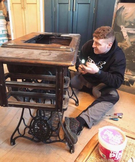 Old Sewing Machine Table Repurposed Bathroom Sinks, Sewing Machine Bathroom Sink, Sewing Machine Base Sink, Sewing Machine Vanity Sink, Antique Sewing Machine Table Repurposed, Old Sewing Machine Table Repurposed, Sewing Machine Sink, Old Singer Sewing Machine Ideas, Singer Sewing Machine Repurposed