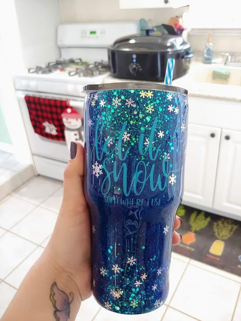 Glitter And Vinyl Tumbler Ideas, Winter Tumbler Ideas, Winter Tumblers, Painted Tumblers, Custom Tumbler Ideas, Glitter Tumblr, Yeti Cup Designs, How To Make Glitter, Epoxy Projects