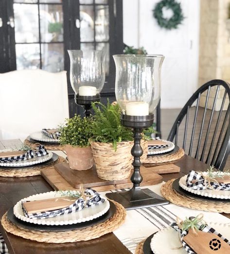 Do you like doing tablescapes? Some people love it and are so good at it! (Like Deborah @hipandhumblestyle, obviously 🖤) For some reason,… Oval Dining Table Decor, Blue Table Settings, Kitchen Table Makeover, Farmhouse Dining Room Table, Oval Dining Table, Tablescape Inspiration, Dining Room Table Decor, 1 Year Anniversary, Summer Tables