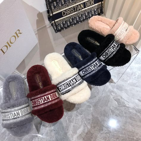 Expensive Slippers, Christian Dior Slippers, Dior Slippers, Slipper Outfit, Christian Dior Shoes, Crocs Boots, Fake Designer Bags, Shoes Heels Classy, Fake Designer