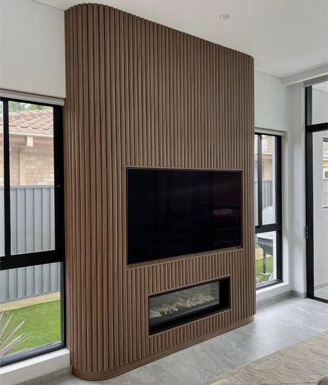 Design Camino, Feature Wall Living Room, Wood Slat Wall, Fireplace Built Ins, Timber Panelling, Living Room Decor Fireplace, Tv In Bedroom, Home Fireplace, Living Room Tv Wall