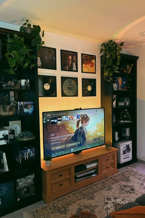 Entertainment Center Aesthetic, Nerdy Basement Ideas, Room Inspo Couple, Cozy Nerdy Living Room, Tv Wall Design Room, Nerd Apartment Aesthetic, Room Tv Aesthetic, Bedroom Tv Setup Ideas, Geeky Living Room