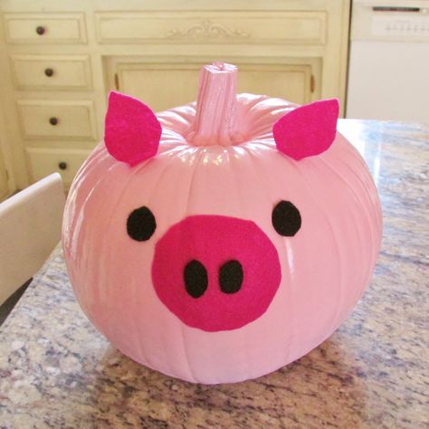 My Pig Pumpkin. Diy Pumpkins Painting, Pig Pumpkin, Cute Painted Pumpkin Ideas, Halloween Pumpkin Crafts, Creative Pumpkin Painting, Creative Pumpkin Decorating, Cute Pumpkin Carving, Farm Animal Crafts, Pumpkin Decorating Contest