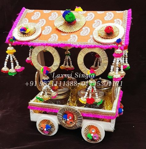 Teej Gifting Packing Contact us : 011-45301171, +91 9871111388 (call & whats app) Teej Festival Hampers, Teej Decoration Ideas At Home, Teej Decoration Ideas, Rukwat Ideas, Holi Hampers, Wedding Trays, Diwali Painting, Teej Festival, Wedding Packing