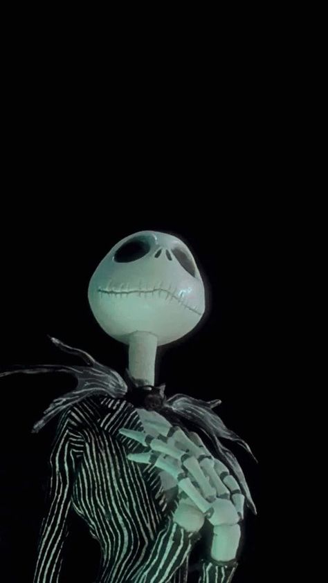 Nightmare Before Christmas Pictures, Helloween Wallpaper, Tim Burton Characters, Nightmare Before Christmas Wallpaper, Halloween Wallpaper Iphone Backgrounds, Halloween Wallpaper Backgrounds, Halloween Wallpaper Cute, Tim Burton Art, Tim Burton Films