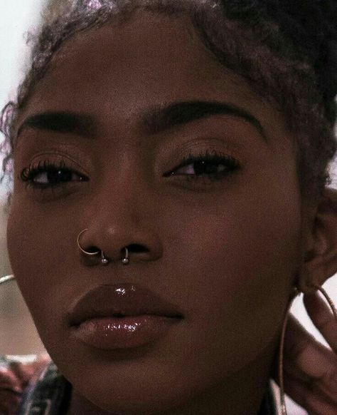 g w o l a g o d d e s s $ Nose Piercing Tips, Two Nose Piercings, Nose Piercing Bump, Spiderbite Piercings, Septum Nose Piercing, Double Nose Piercing, Cute Nose Piercings, Gold Septum, Septum Piercing Jewelry