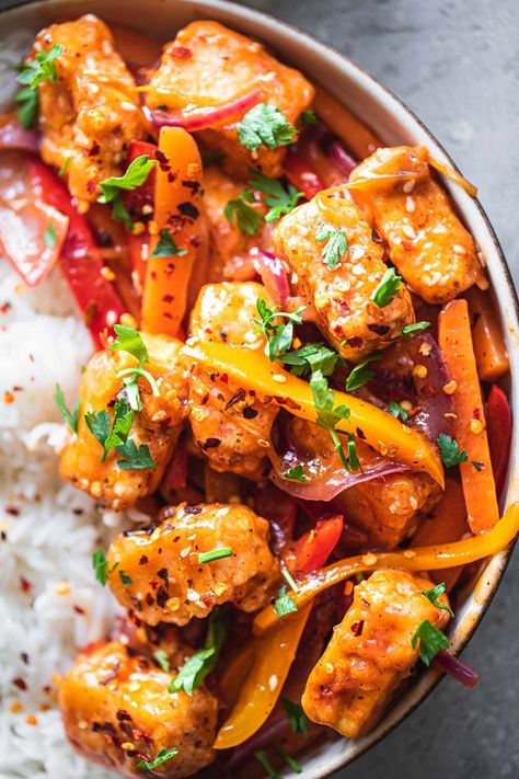 Closeup of sweet and sour tofu in a bowl with rice Vegan Sweet And Sour, Sweet And Sour Tofu, Tvp Recipes, Protein Vegan Meals, High Protein Vegan Meals, Recipes Tofu, Healthy Easy Recipe, Cooking Tofu, Eat More Plants