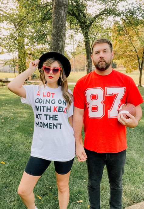 Travis Kelce Costume, Taylor Swift Costume, Travis Taylor, Halloween Costumes For Family, Chloe Brown, Halloween Costumes For Couples, Taylor Swift Hair, Kc Chiefs, Travis Kelce