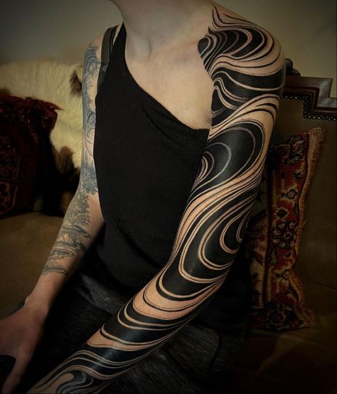 Tatuaje Cover Up, Swirl Tattoo, Negative Space Tattoo, Organic Tattoo, Black Tattoo Cover Up, Forearm Band Tattoos, Blackout Tattoo, Full Body Tattoo, Waves Tattoo