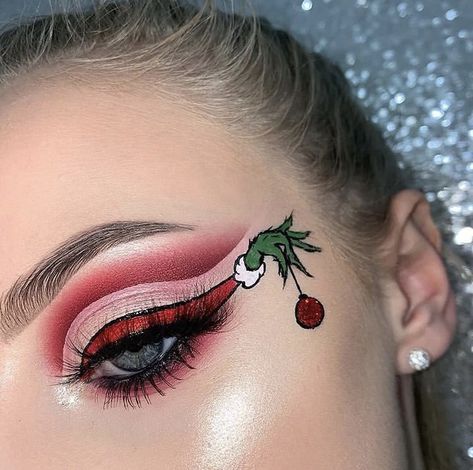 The Grinch Eye Makeup, The Grinch Makeup Looks, Grinch Christmas Makeup, Winter Holiday Makeup, Christmas Makeup Grinch, Xmas Eye Makeup, Xmas Eyeliner, Grinch Eyeliner, Christmas Eyeliner Ideas