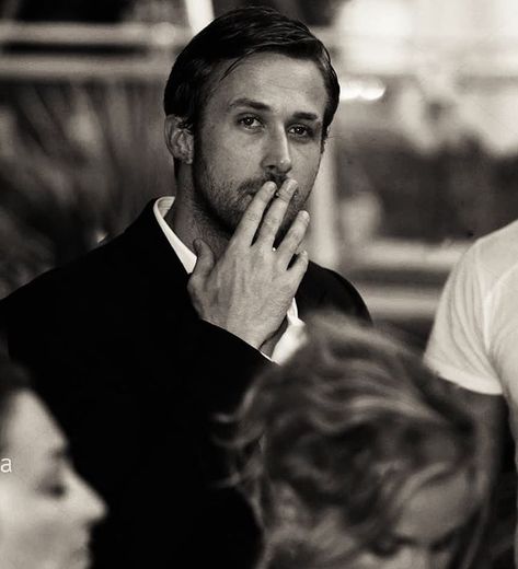 Ryan Gosling Black And White, Ryan Gosling The Gray Man, Ryan Gosling Aesthetic, Ryan Gosling Shirtless, Wayne Shorter, Райан Гослинг, Ariana Grande Photoshoot, Adam Driver, Ryan Gosling