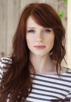 Pretty hair, wonderful pale skin, and fine freckles. This is a very pretty Lady. Auburn Red Hair Color, Ashley Green, Hair Color For Fair Skin, Hair Color Chocolate, Dallas Howard, Bryce Dallas Howard, Dark Red Hair, Hair Color Auburn, Medium Long Hair