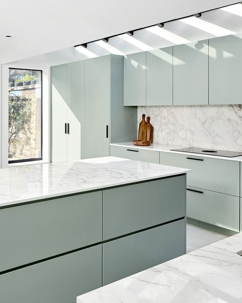 Who says pistachio can’t be the new black? Get inspired and bring this unique shade of green to your kitchen for a look that will have everyone green with envy! #dreamkitchens #kitchendesign #kitcheninspo https://www.solakitchens.com/serene-green/ Green Kitchen Black Handles, Pistachio Green Kitchen, Pistachio Kitchen, Dekton Bergen, Green Cupboards, Soft Green Kitchen, Open Kitchen Cabinet, Acrylic Kitchen Cabinets, Contemporary Style Kitchen