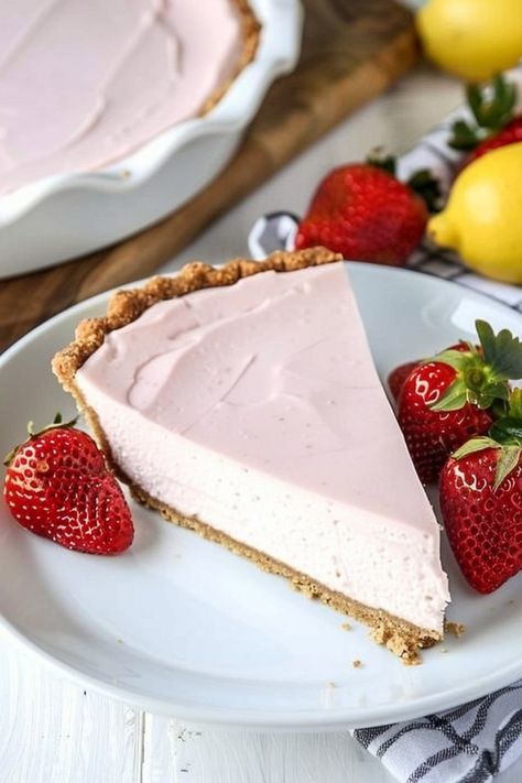 This frozen strawberry lemonade pie will quickly become a summer staple! The creamy filling in this easy pie is a guaranteed hit. Strawberry Lemonade Pie, Strawberry Lemon Pie, Lemonade Pie Recipe, Summer Pies, Frozen Strawberry Lemonade, Lemonade Pie, Strawberry Cream Pies, Crumble Tart, Cheesecake Trifle