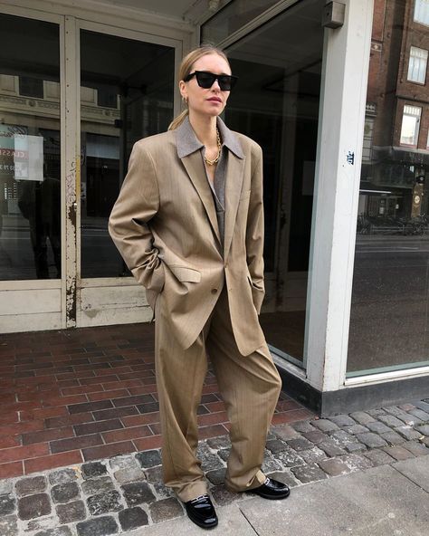 Boyfriend Suit Women, Oversized Sunglasses Outfit, Big Suit Outfit, Oversize Suit Outfit, Big Suits For Women, Pernille Teisbaek Instagram, Oversized Suit Outfit, Oversized Suit Women, Women In Mens Suits