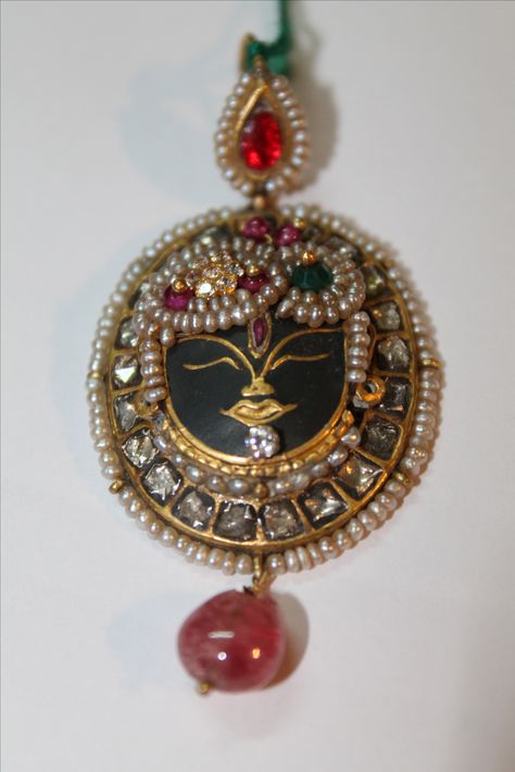 CRAFTING incomparable Traditional Teardrop Meenakari Jewelry, Traditional Meenakari Teardrop Jewelry, Ornate Meenakari Pendant Necklace, Ceremonial Meenakari Pendant Jewelry, Shrinathji Pendant, Antique Necklaces Design, Antique Jewellery Designs, Antique Bridal Jewelry, Heritage Jewellery