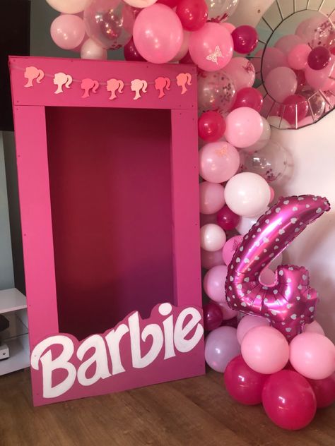 Diy Barbie Box Photo Booths, Barbie Theme Photo Shoot, Barbie Box Photo Booth, Barbie Photo Booth, Barbie Backdrop, Photo Booth Props Birthday, Barbie Party Decorations, Barbie Birthday Cake, Barbie Theme Party