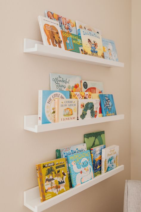 Book Shelf Nursery Wall Shelves, White Nursery Bookshelf, Book Shelf For Boys Room, White Shelves Nursery, Toddler Book Shelf Ideas, Book Shelf Nursery Room, Bookshelf Baby Room, Baby Nursery Bookshelf Ideas, Baby Book Shelf Ideas