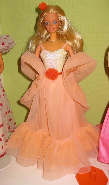 1986 Peaches N Cream Barbie | Julia Yvonne | Flickr Peaches N Cream, Bob Mackie, Peaches, Vintage Toys, Childhood Memories, Aurora Sleeping Beauty, Gold Necklace, Disney Princess, Dolls