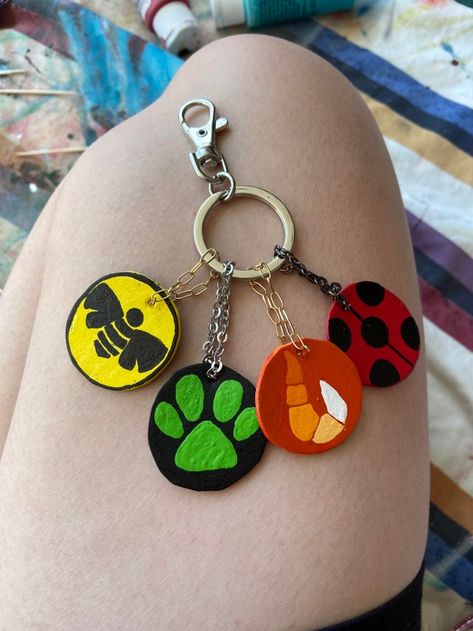 Ladybug And Cat Noir Crafts, Miraculous Diy Crafts, Ladybug Jewelry, Catnoir And Ladybug, Ladybug Crafts, Ladybug Wallpaper, Ladybug Party, Diy Gift Set, Miraculous Ladybug Fanfiction