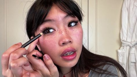 Asian Freckles, Signature Makeup Look, Vogue Youtube, Fake Freckles, Faux Freckles, Brown Eyeliner, Good Genes, Vogue Beauty, Vogue Us