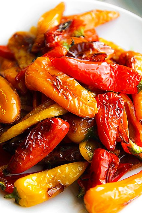 PAN FRIED SWEET MINI PEPPERS with basil leaves and balsamic vinegar | Philos Kitchen Sweet Pepper Recipes, Fried Peppers, Mini Peppers, Pepper Recipes, Mini Sweet Peppers, Stuffed Mini Peppers, Mozzarella Chicken, Sweet Pepper, Sweet Peppers