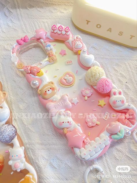 Kirby Decoden Phone Case, Cute Decoden Phone Case, Deco Cream Phone Case, Custom Phone Cases Ideas, Diy Crafts Pencil Case, Diy Resin Phone Case, Decoden Case, Emprendimiento Ideas, Diy Phone Case Design