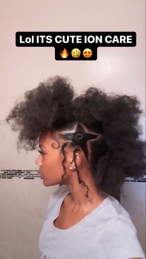 Natural 4c hairstyle fro hawk with 2 star shaped Bantu knots on the side with twists as well Fro Hawk, Shine N Jam, Knot Hairstyles, Black Kids Braids Hairstyles, Bantu Knot, New Natural Hairstyles, Natural Hairstyle, Hair Knot, Braids Hairstyles Pictures