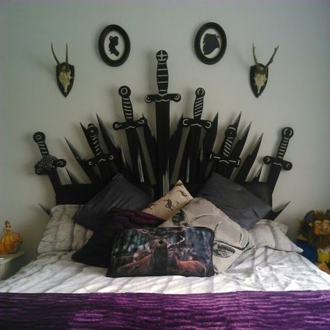 Game of thrones inspired headboard designed and painted by my dad. Game Of Thrones Decor Interior Design, Diy Goth Headboard Ideas, Midevil Home Decor Ideas, Game Of Thrones Bathroom, Diy Goth Headboard, Game Of Thrones Room Ideas, Game Of Thrones Bedroom Aesthetic, Game Of Thrones Bedroom Ideas, Game Of Thrones Home Decor