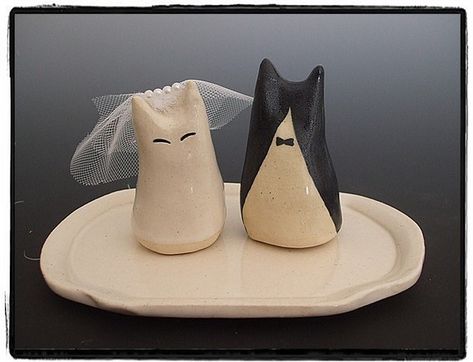 cat cake topper - hair not included Diy Wedding Cake Topper, Cat Wedding Cake Topper, Unique Wedding Cake, Funny Wedding Cakes, Funny Wedding Cake Toppers, Cat Cake Topper, Wedding Cake Toppers Unique, Diy Wedding Cake, Rustic Cake Toppers