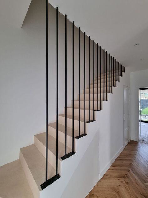 Garde Corps Metal, Garde Corps Design, Staircase Railing Design, Stairs Design Interior, Escalier Design, Outside Room, Loft Stairs, Stair Remodel, Stairs Design Modern