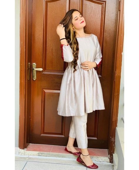 Short Frock And Pant Design, Short Frock With Pant Design, Short Frock With Pants, Frock Pant, Nimra Khan, Kurti Pants, Jennifer Dress, Short Frock, Pakistani Fashion Casual