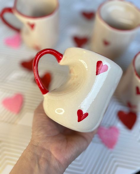 Heart Ceramic Mugs, Ceramic Heart Mug, Heart Handle Mug, Heart Ceramics Ideas, Valentines Day Ceramics, Valentines Ceramics, Mug Valentines Day, Aesthetic Heart, Gift Aesthetic