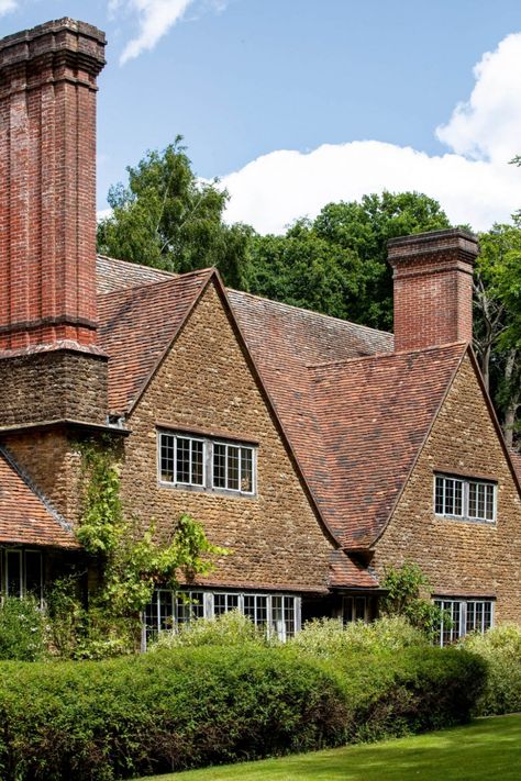 Munstead Wood: The house that Edwin Lutyens built for Gertrude Jekyll - Country Life Munstead Wood, Gertrude Jekyll, Edwin Lutyens, British Houses, Architecture Classic, Seaside House, Stone Cottages, Wood Shingles, Arts And Crafts House