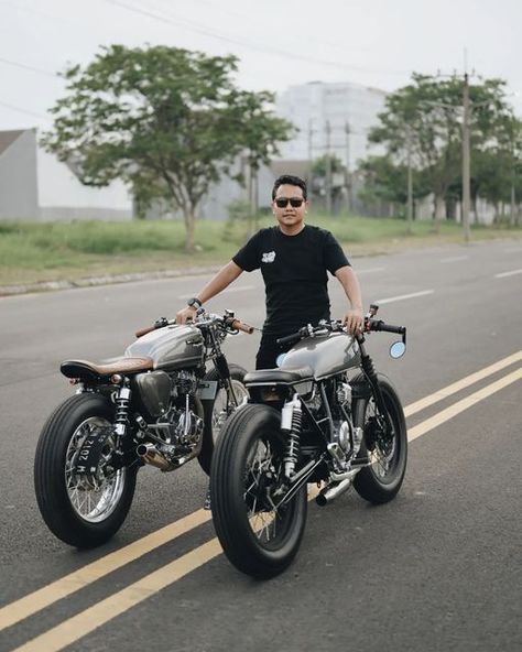 Cyberpunk Cafe, Bike Essentials, Sports Garage, Electric Cafe Racer, Motorcycle Scrambler, Cb550 Cafe Racer, Cb 750 Cafe Racer, Modern Cafe Racer, Cafe Racer Parts