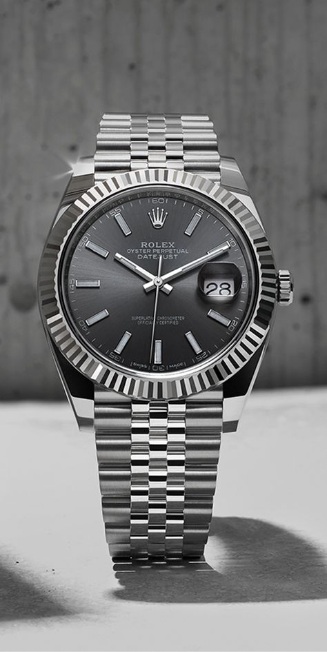 The Rhodium dial Datejust 41 in white Rolesor – a combination of Oystersteel and 18ct white gold. Its crystal is made of virtually scratchproof sapphire. Rolex Datejust Ii, Tag Heuer Monaco, Swiss Army Watches, Watches Rolex, Rolex Watches For Men, Dream Watches, Rolex Watch, Vintage Rolex, Rolex Oyster