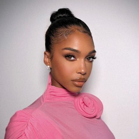 X Lori Harvey Hair Bun, Lori Harvey Bun, Soft Girl Makeup, Makeup For Black Skin, Lori Harvey, Lazy Girl, Beauty Guru, Pretty Makeup, Girls Makeup