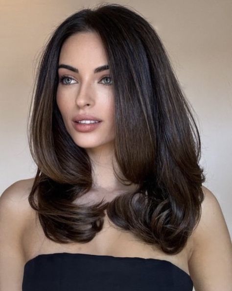 Medium Ash Brown Hair, Dark Brown Hair Rich, Brown Shoulder Length Hair, Dark Brown Hair Color Ideas, Rich Brunette Hair, Hair Color Dark Brown, Brown Hair Color Ideas, Dark Brunette Hair, Ash Hair Color