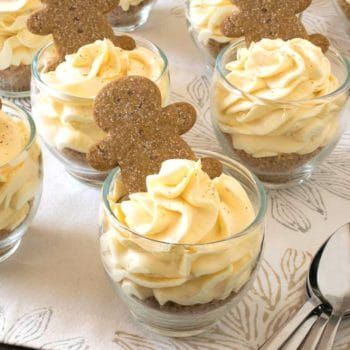 Mini Eggnog Cheesecake, Cheesecake Cups Recipe, Oreo Cheesecake Bars, Eggnog Cheesecake, Easy Holiday Desserts, Cheesecake Cups, Best Christmas Recipes, Desserts Menu, Family Feast