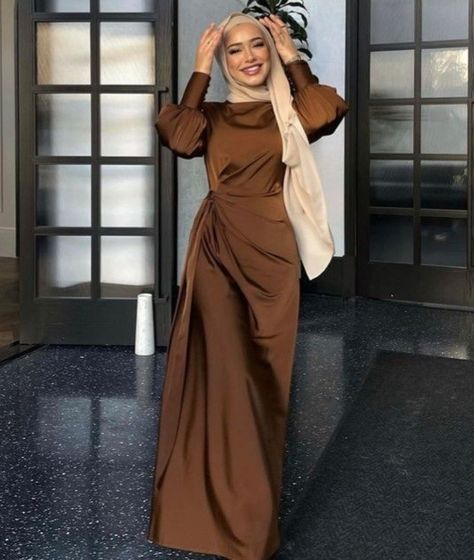 Elegant Silk Dresses, Outfits Muslim, Fesyen Islam, Estilo Hijab, Stile Hijab, Muslim Outfits Casual, Tutorial Hijab, Modest Dresses Casual, Women Dresses Classy