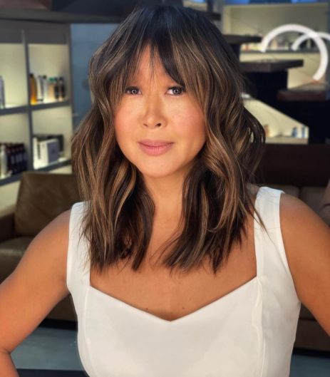 Choppy Midi Cut for Women Over 40 2023 Hair Trends For Women Round Face, Retro Haircut, Haircuts For Women Over 40, Flattering Haircuts, Tan Skin Blonde Hair, Flattering Hairstyles, New Hair Trends, Hair Color Caramel, Hair Specialist