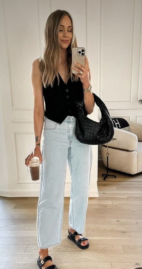 Spring Fashion Inspo 2025, Short Sleeve Jean Jacket Outfits, Minimal Style Outfits Women, Button Tank Top Outfit, Fashion Inspo Outfits Spring 2025, Casual Pub Outfits Women, Spring Outfits For 40 Year Old Women, White Jeans Outfit Work, What Necklace To Wear With What Neckline