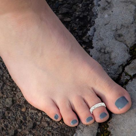 Toe ring designs