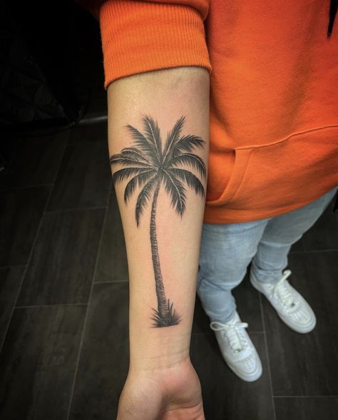 Hawaiian Palm Tree Tattoo, Palm Tree Tattoo On Arm, Palm Tree Tattoo Design, Tree Tattoo Black, Tropical Flower Tattoos, Florida Tattoo, Palm Tattoo, Tree Tattoo Arm, Tropical Tattoo