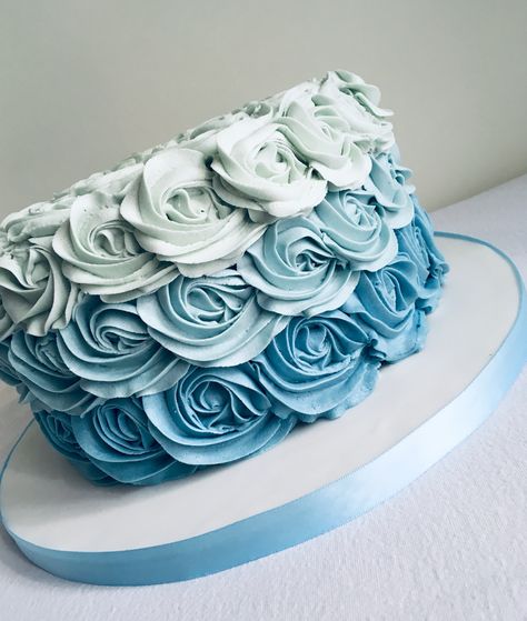 Ombré Rosette Cake, Ombre Cake Ideas, Baby Blue Cake, Buttercream Rosette Cake, Fair Cake, Ombre Rosette Cake, Ombre Cakes, Rosette Cake Wedding, Bomb Cake