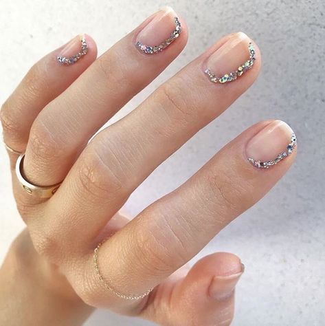 Round Nail Designs, Silver Nail Designs, Minimalist Nail Art, Wedding Nails Design, Super Nails, Nail Art Wedding, Nails Polish, Trendy Nail Art, Nail Designs Glitter