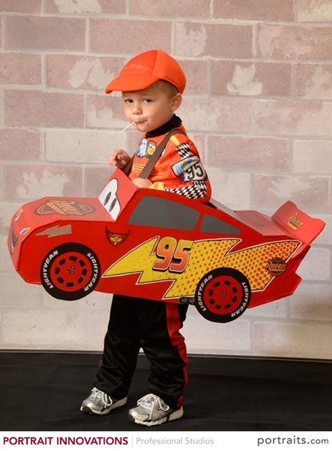 Disney Cars Halloween Costume, Cardboard Car Costume, Cardboard Box Costume, Mcqueen Costume, Lightning Mcqueen Costume, Car Costume, Cars Birthday Party Decorations, Disney Cars Party, Box Costumes